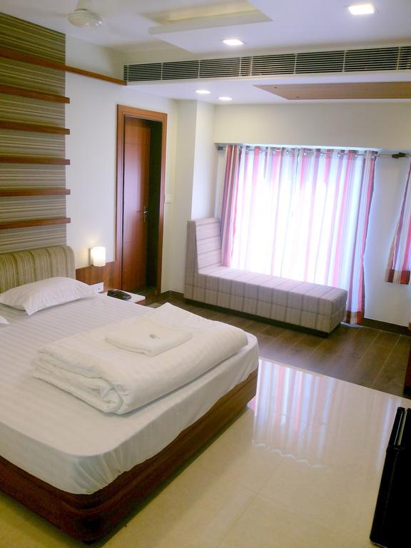 Hotel Sangat Plaza Бхопал Номер фото